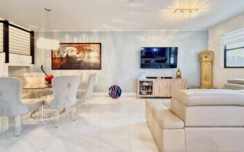 7903 NW 105th Ave in Doral, FL - Building Photo - Building Photo