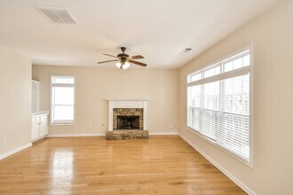 2757 Nautical Way in Villa Rica, GA - Foto de edificio - Building Photo
