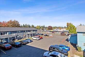Carrington Square in Portland, OR - Foto de edificio - Building Photo