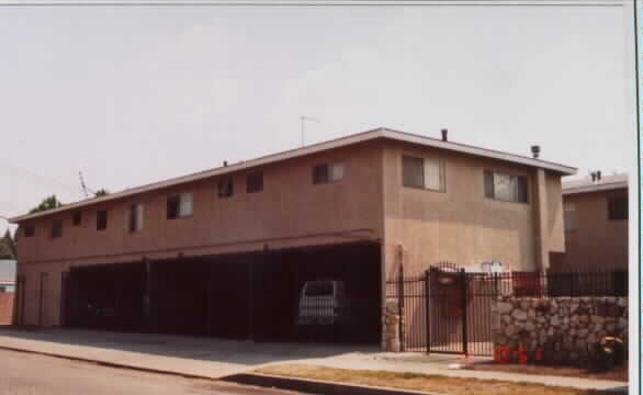 12255 Vanowen St in North Hollywood, CA - Foto de edificio - Building Photo