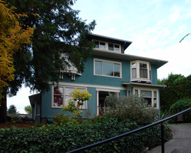 1613-1615 4th Ave W in Seattle, WA - Building Photo - Building Photo