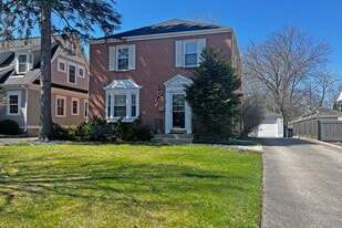 4 S June Terrace in Lake Forest, IL - Building Photo