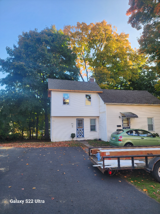 148 Maple St in Manchester, CT - Building Photo