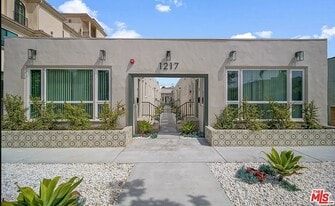 1217 9th St in Santa Monica, CA - Building Photo