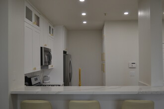 6400 Crescent Park E, Unit 218 in Los Angeles, CA - Building Photo - Building Photo