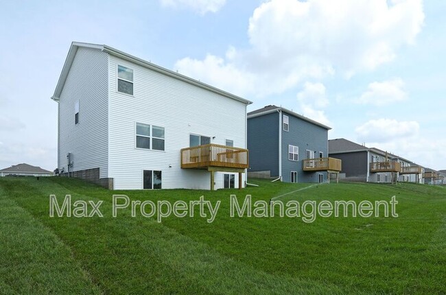 2452 SE Creekhill Way in West Des Moines, IA - Building Photo - Building Photo