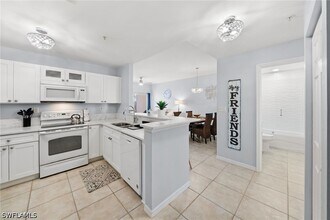 15393 Bellamar Cir in Ft. Myers, FL - Building Photo - Building Photo