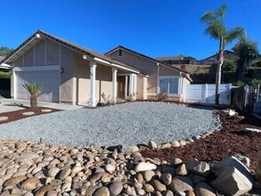 1863 Donahue Dr in El Cajon, CA - Building Photo - Building Photo