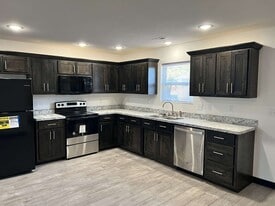 1106 Chica Ln in Galena, KS - Building Photo