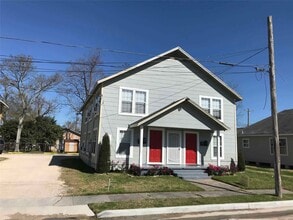 214 W Republic St in Baytown, TX - Building Photo - Building Photo