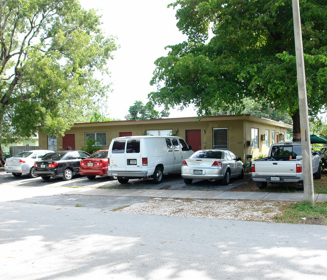 11231 NE 12th Ave in Miami, FL - Foto de edificio - Building Photo