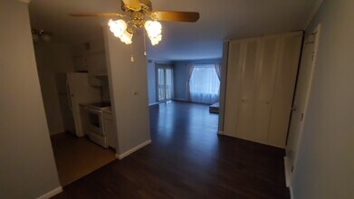 6135 Knoll Wood Rd, Unit 302 in Willowbrook, IL - Building Photo - Building Photo