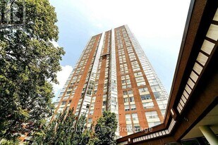 7 Concorde Pl in Toronto, ON - Building Photo