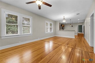 557 Lee St in New Braunfels, TX - Building Photo - Building Photo