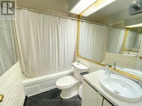 100 Leeward Glenway in Toronto, ON - Building Photo - Building Photo