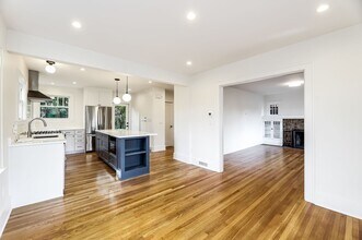 2207 E Republican St in Seattle, WA - Building Photo - Building Photo