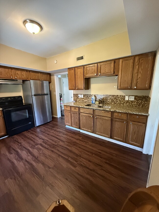 property at 617 N Montgomery St