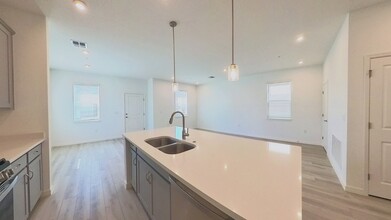 566 Orient Ave in Debary, FL - Building Photo - Building Photo