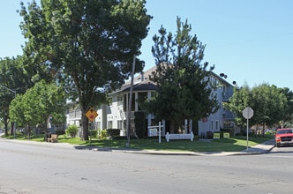 La Loma Senior Apartments in Modesto, CA - Foto de edificio - Building Photo