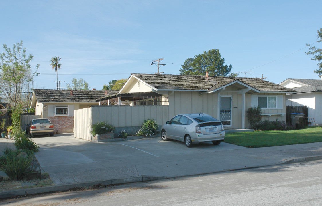 4654 Whitwood Ln in San Jose, CA - Foto de edificio