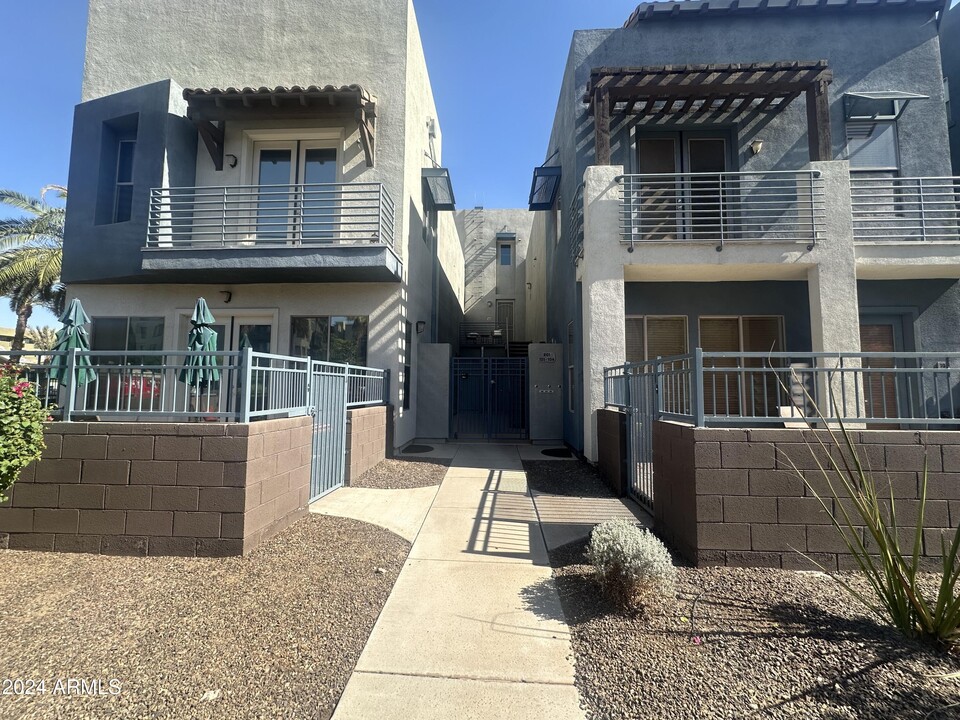 615 E Portland St in Phoenix, AZ - Building Photo