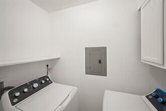 3987 Tanglewilde St in Houston, TX - Building Photo - Building Photo