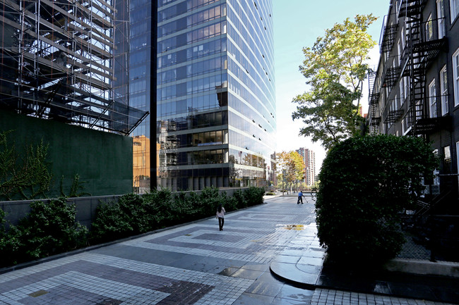 One East River Place in New York, NY - Foto de edificio - Building Photo