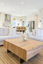 305 Moonlight Dr in Russell, ON - Building Photo - Building Photo