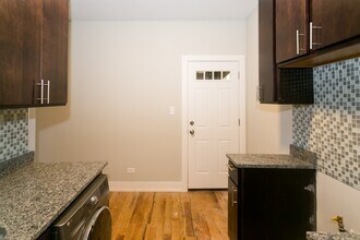 2905 N Mildred Ave in Chicago, IL - Building Photo - Building Photo