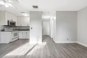 4953 Freedom Cir in Lake Worth, FL - Building Photo - Building Photo