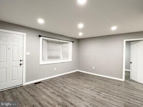 13317 Hillendale Dr in Woodbridge, VA - Building Photo - Building Photo