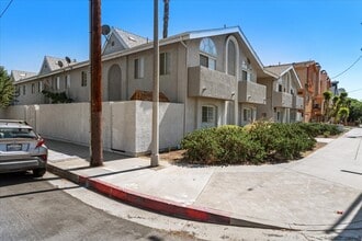 9660 Sepulveda Blvd in North Hills, CA - Foto de edificio - Building Photo