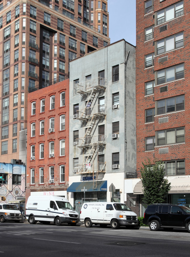 1332 Third Ave in New York, NY - Foto de edificio - Building Photo