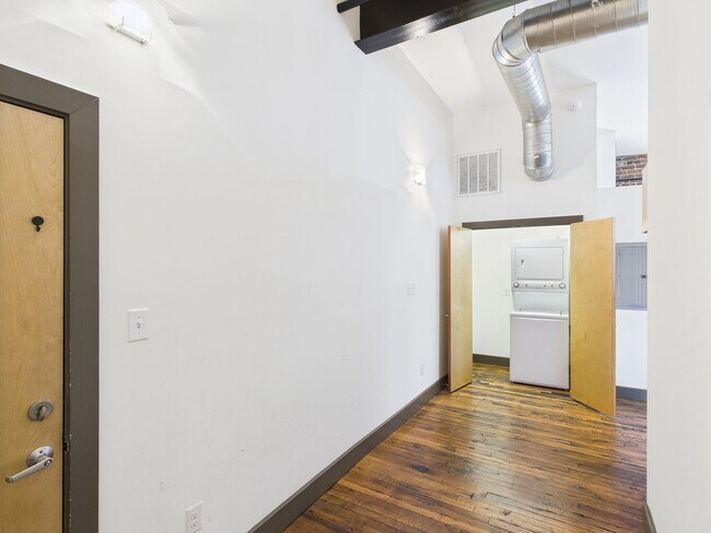 1322 W Broad St in Richmond, VA - Building Photo - Building Photo