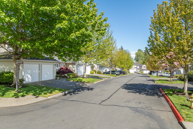 Newport Cove Condominiums in Everett, WA - Foto de edificio - Building Photo