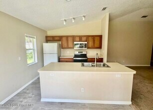 1072 Flintlock Ave SE in Palm Bay, FL - Building Photo - Building Photo