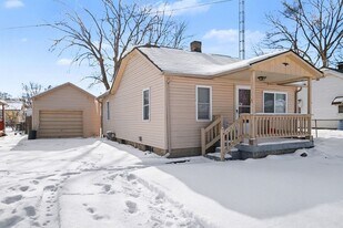 1121 W Boatfield Ave in Flint, MI - Building Photo