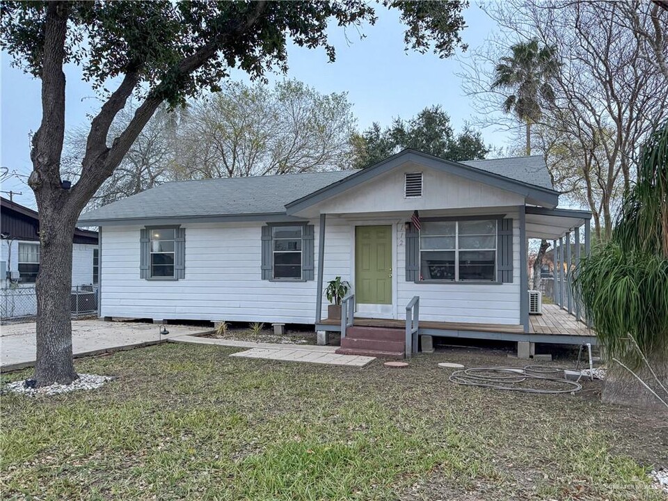 112 W Salazar St in San Juan, TX - Building Photo