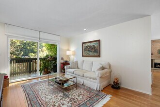 3604 W Estates Ln in Rolling Hills Estates, CA - Foto de edificio - Building Photo