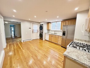 351 Sumner St, Unit 1 in Boston, MA - Building Photo - Building Photo