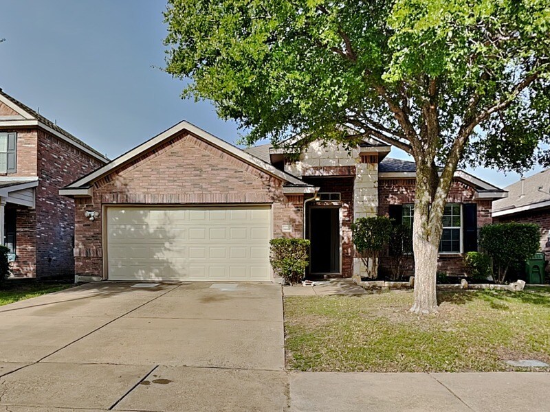 9100 Lockhart Dr in Arlington, TX - Building Photo