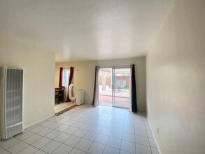 1048 Grand Ave in San Diego, CA - Foto de edificio - Building Photo
