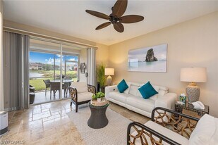 6650 Huntington Lakes Cir in Naples, FL - Building Photo