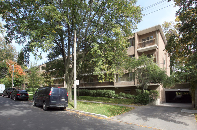 7 Thornwood Rd in Toronto, ON - Building Photo - Building Photo