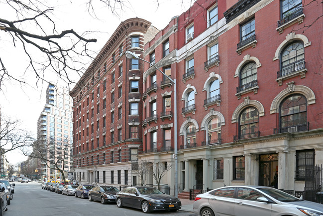 302 W 107th St in New York, NY - Building Photo - Building Photo