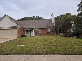 1807 Chittam Dr in Euless, TX - Building Photo