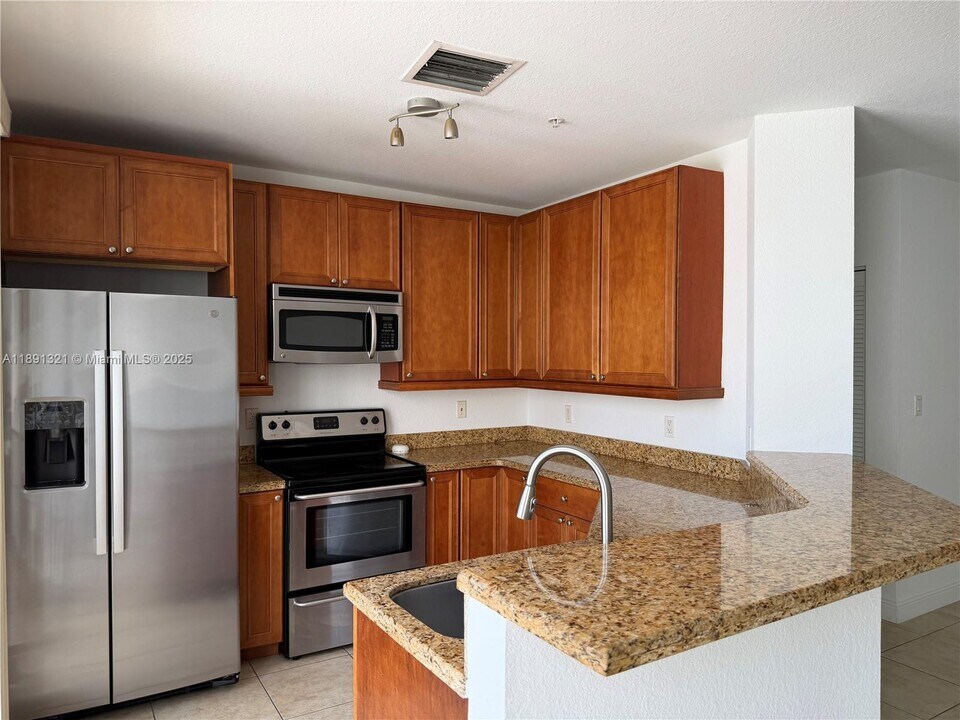 107 Mendoza Ave in Coral Gables, FL - Building Photo