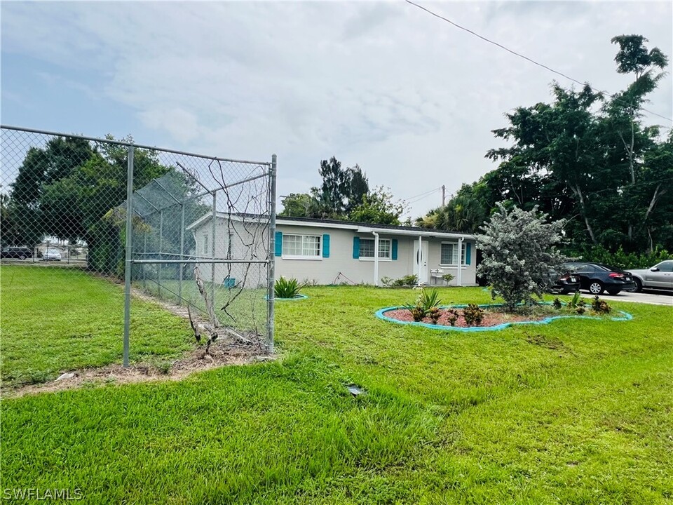 804 March St in North Fort Myers, FL - Building Photo