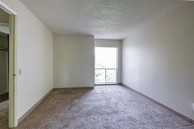 Paddock Village Apartments in Florissant, MO - Foto de edificio - Interior Photo