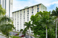 Royal Palm Towers in Ft. Myers, FL - Foto de edificio - Building Photo